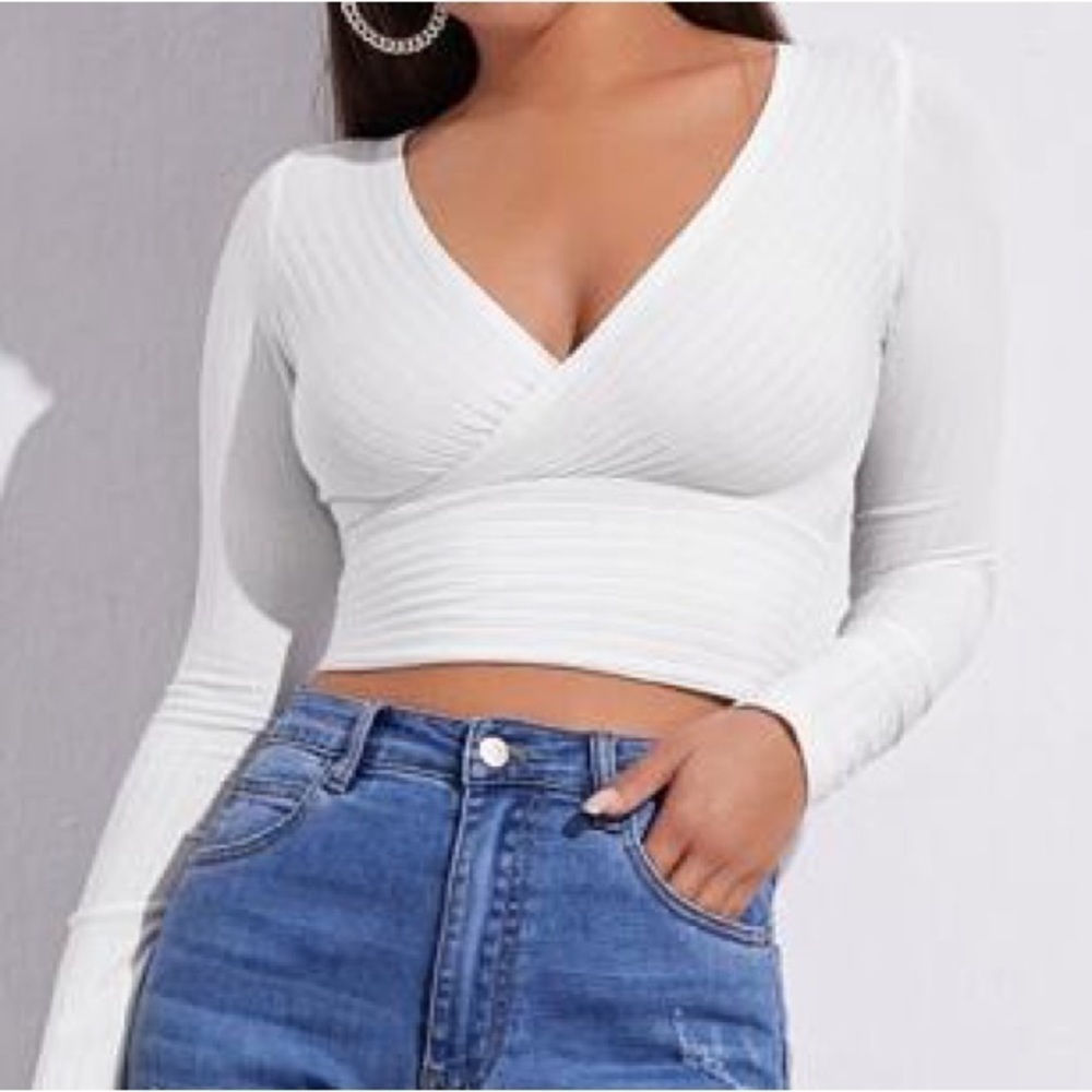White top long sleeve cropped size small - Picture 4 of 4
